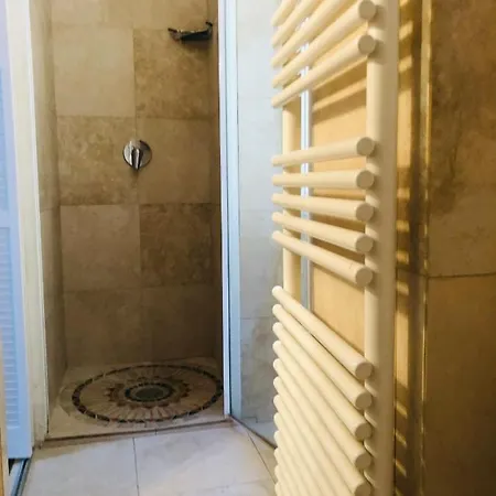 Bel Bien Place Au Coeur De Cannes